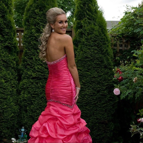 Prom dress - Picture 2 of 5